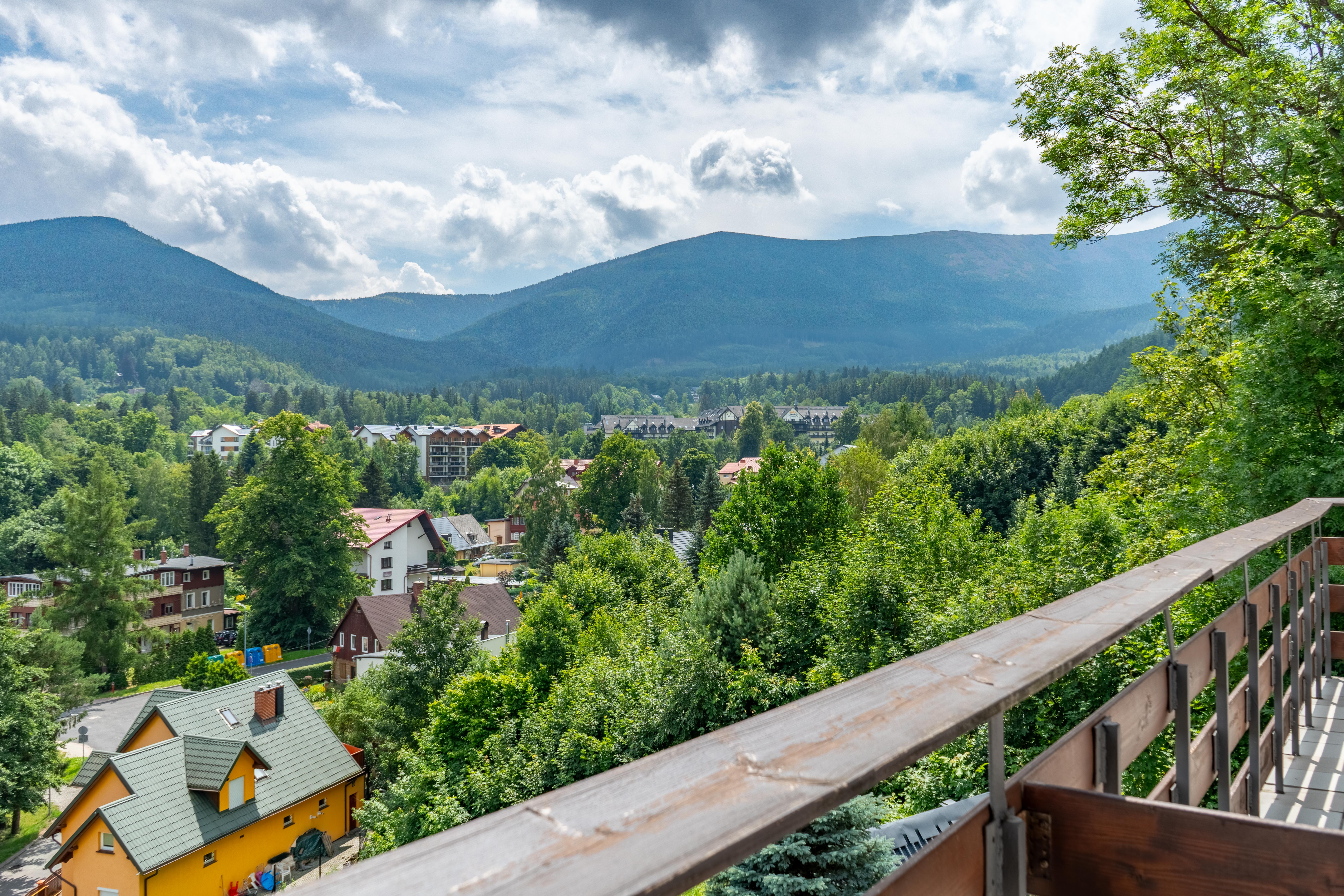 Panorama gór i miejscowości